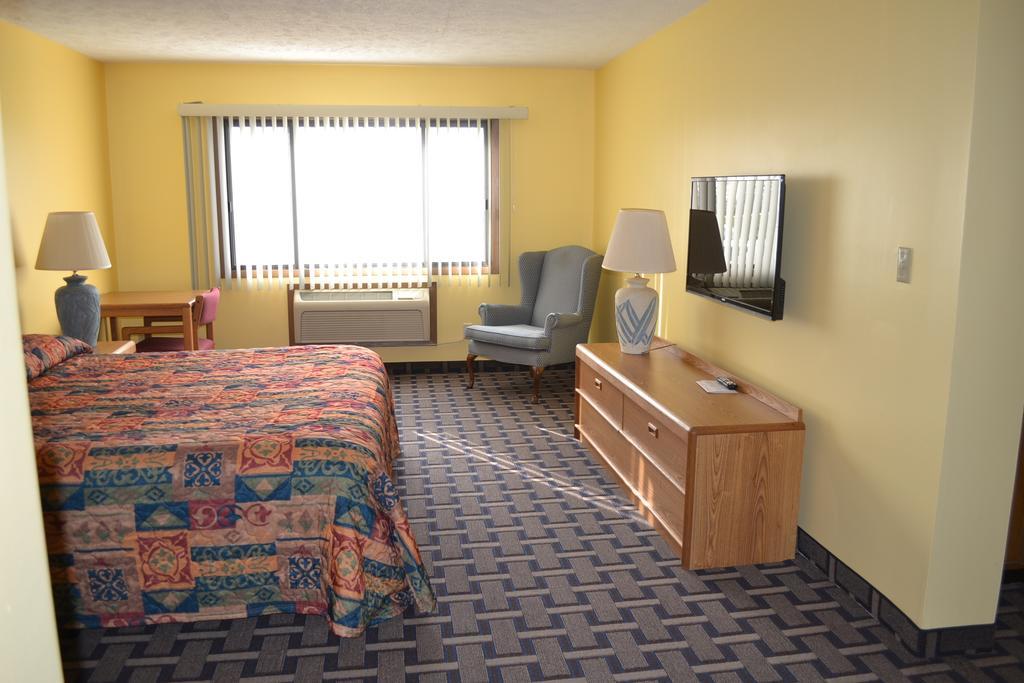 Sky Lodge Inn & Suites - Delavan Exterior photo