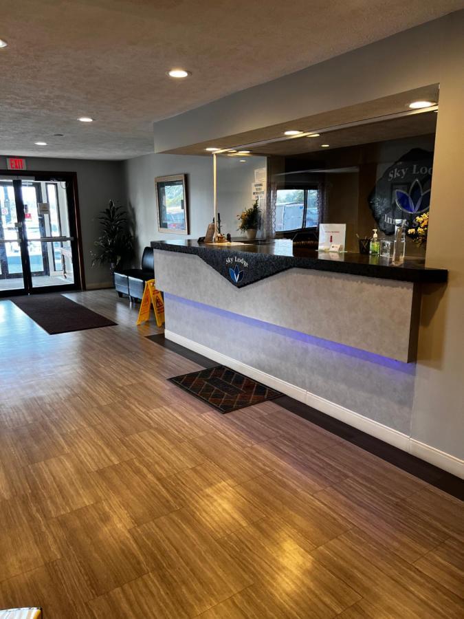Sky Lodge Inn & Suites - Delavan Exterior photo