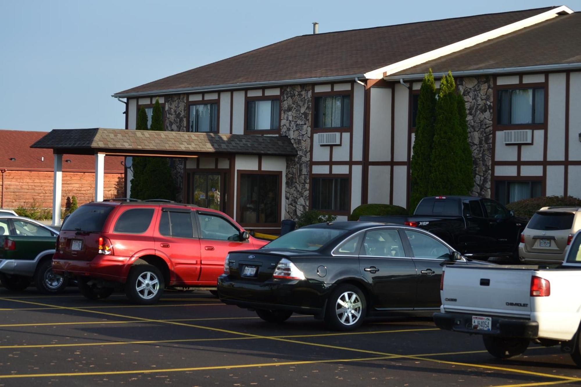 Sky Lodge Inn & Suites - Delavan Exterior photo